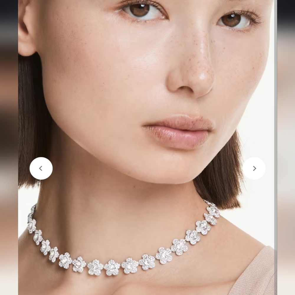 GORGEOUS Swarovski Flower Choker Necklace Silver Tone With Free Gift Earrings
